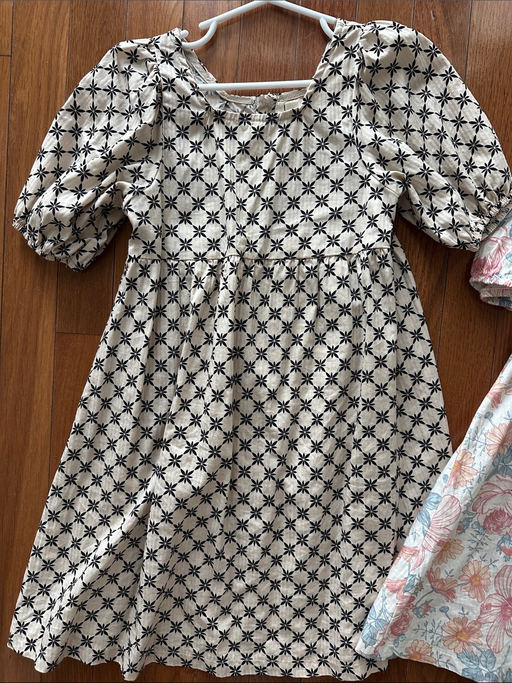 R & B little girl dresses, size 6 - Picture 3 of 8